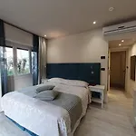 里贾纳酒店 4*