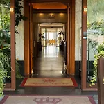 里贾纳酒店