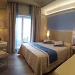 里贾纳酒店 4*