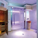里贾纳酒店 4*