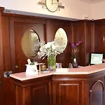 里贾纳酒店 酒店