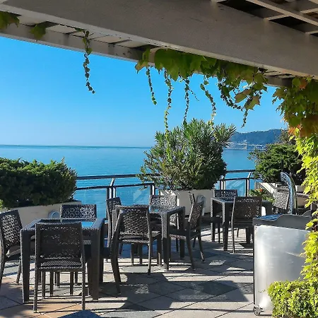 Regina 4* アラッシオ