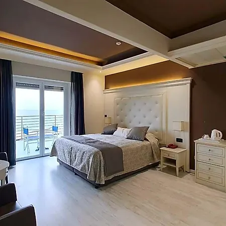 Regina Hotel