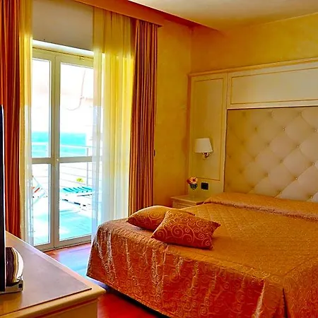 Hotel Regina 4*